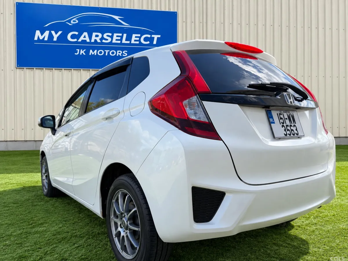 Honda Fit Hatchback, Petrol, 2015, White