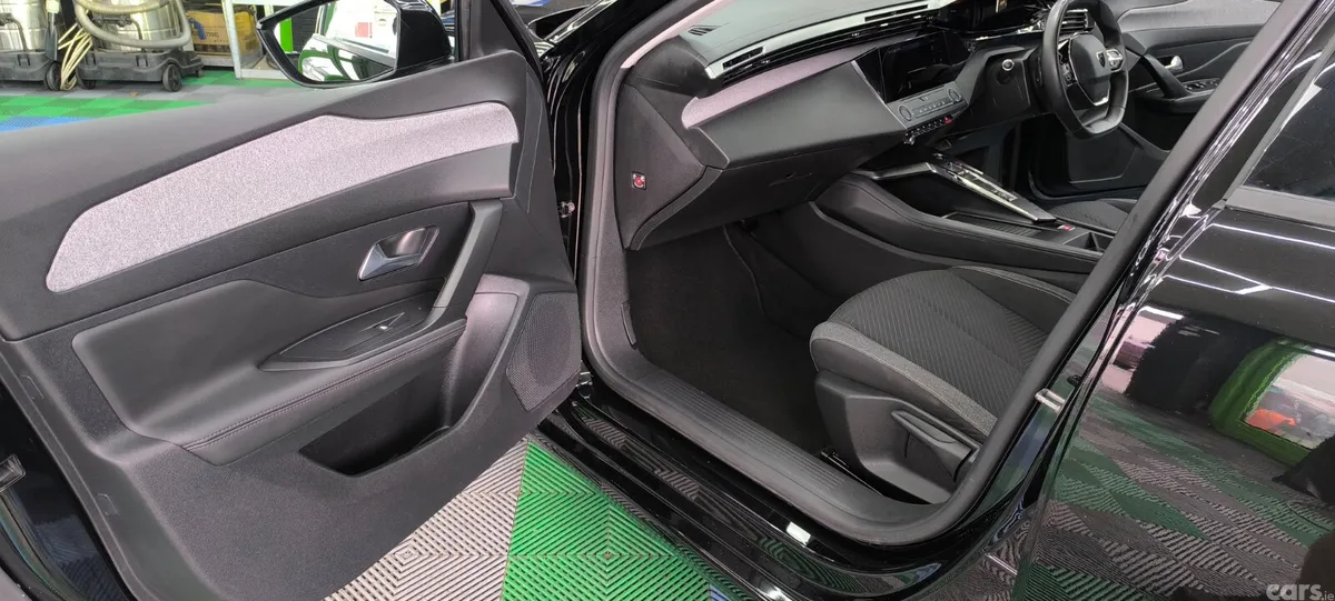 Peugeot 308 Hatchback, Diesel, 2022, Black
