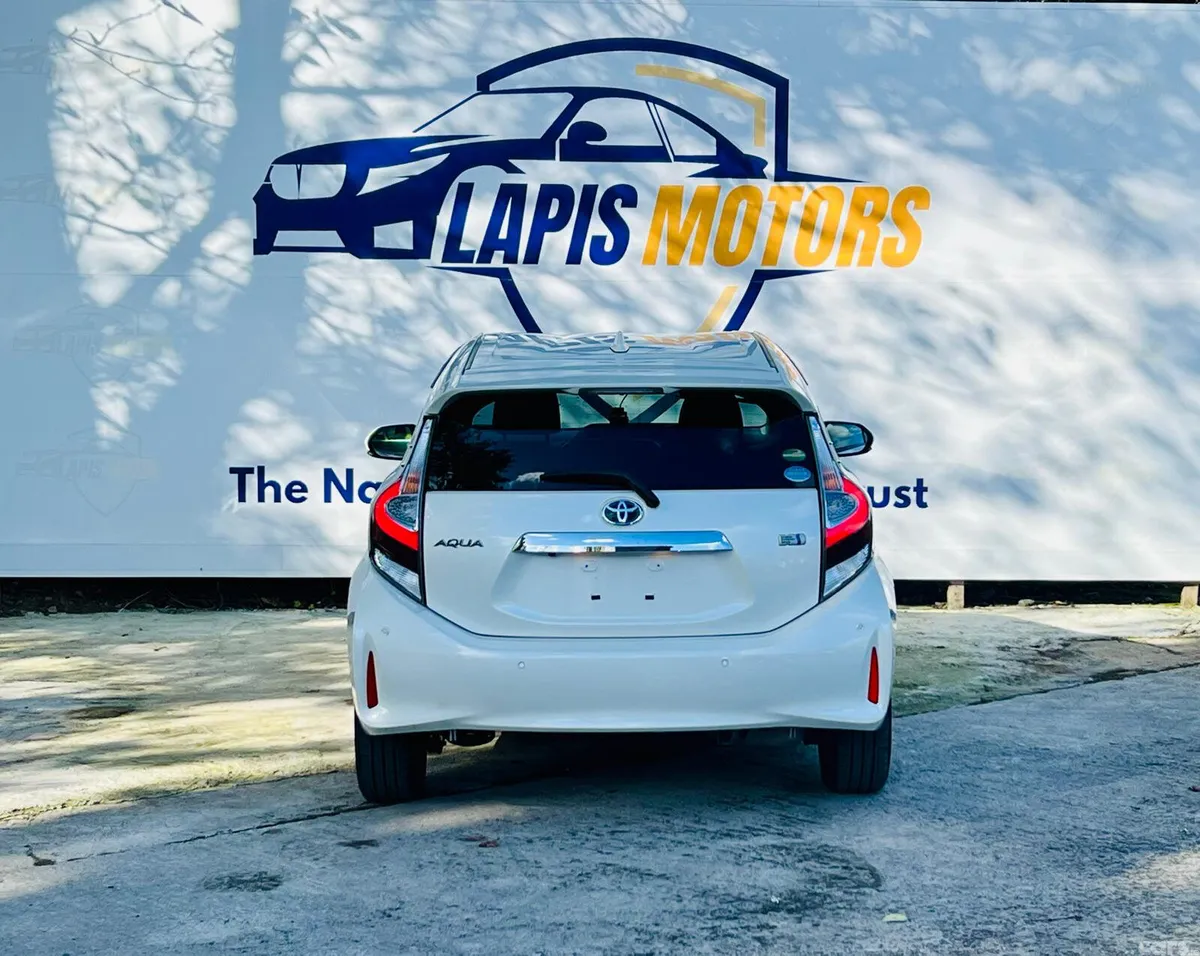 Toyota Aqua Hatchback, Petrol, 2021, White