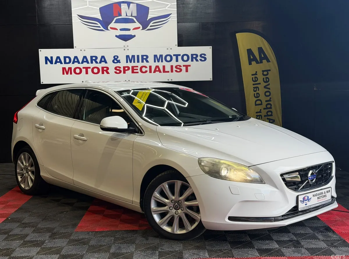 Volvo V40 Hatchback, Petrol, 2015, White