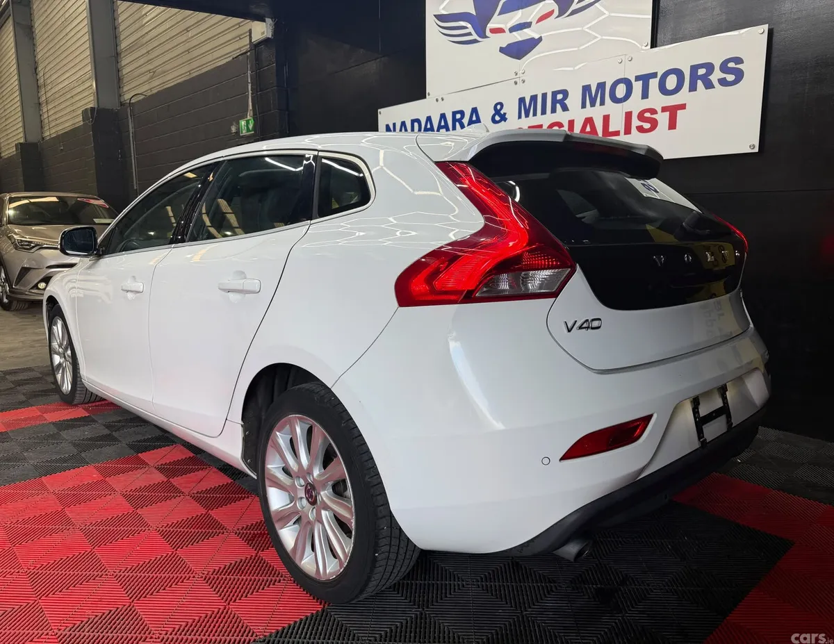 Volvo V40 Hatchback, Petrol, 2015, White
