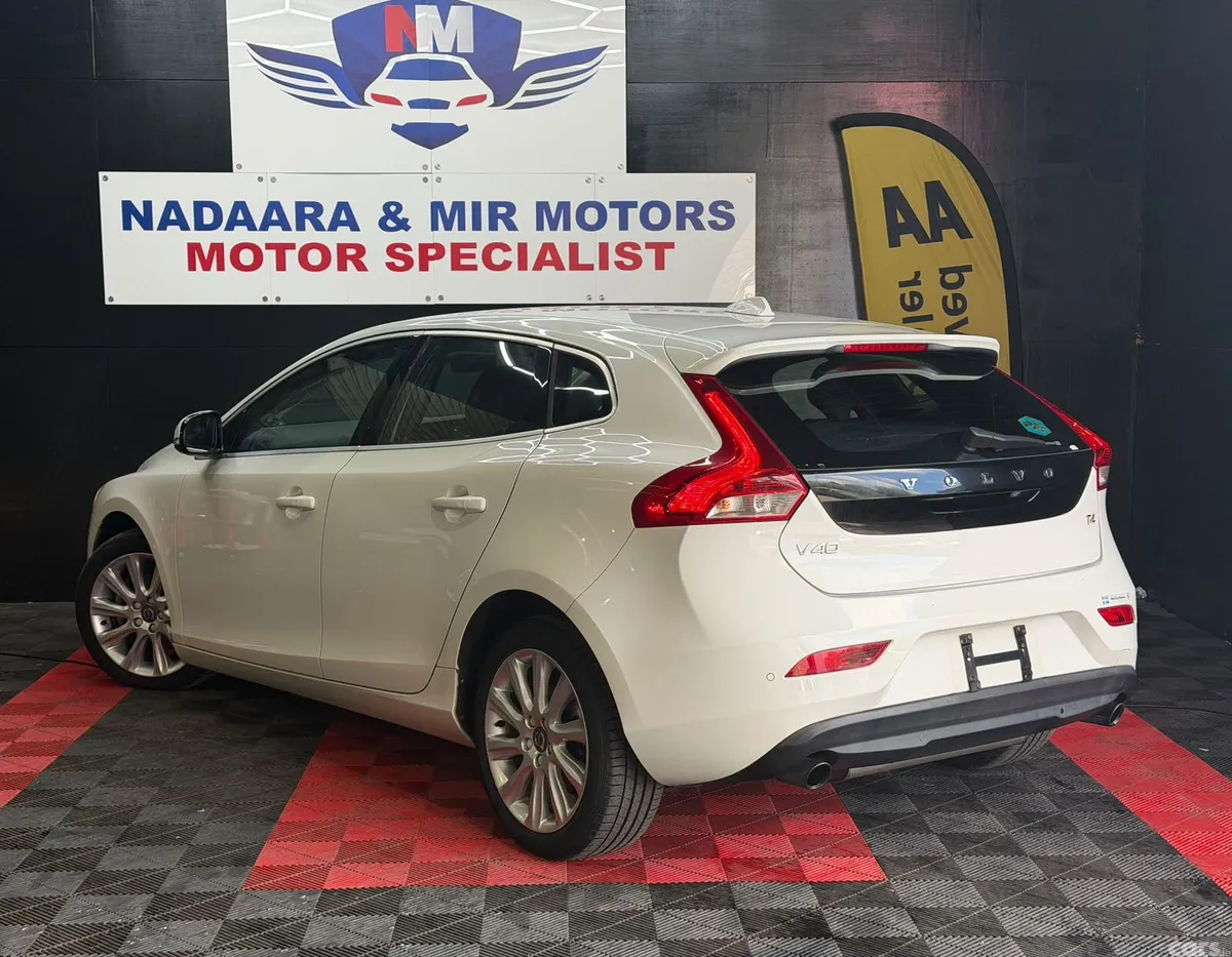Volvo V40 Hatchback, Petrol, 2015, White