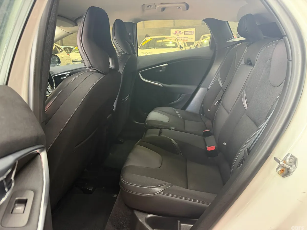 Volvo V40 Hatchback, Petrol, 2015, White
