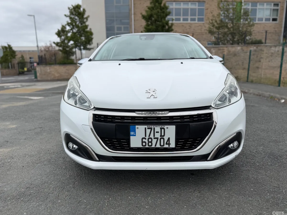 Peugeot 208 Hatchback, Petrol, 2017, White