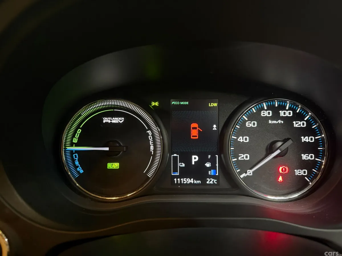 Mitsubishi Outlander SUV, Petrol Plug-in Hybrid, 2016, White