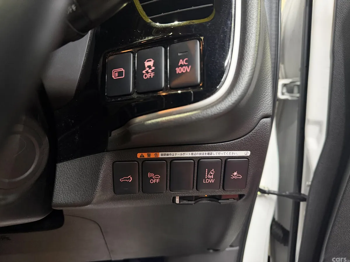 Mitsubishi Outlander SUV, Petrol Plug-in Hybrid, 2016, White