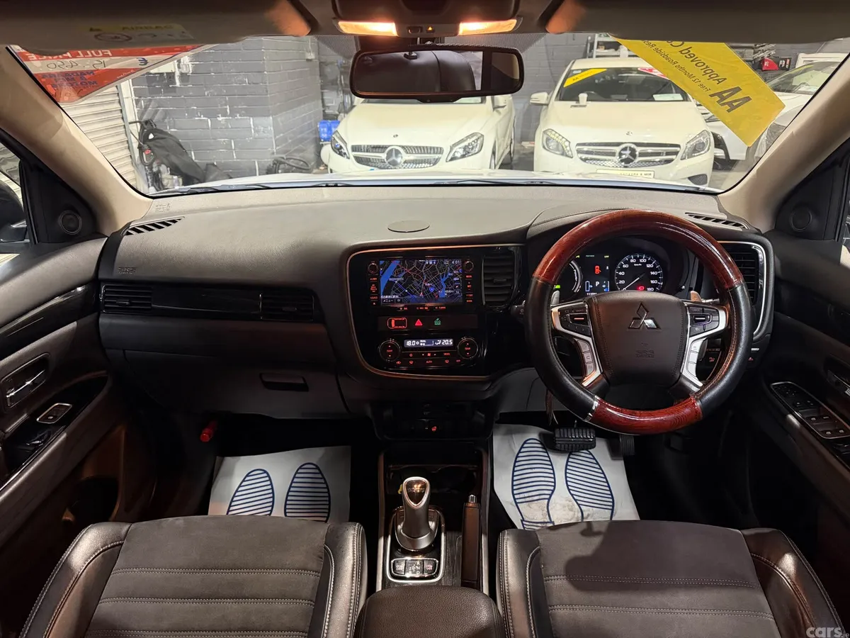 Mitsubishi Outlander SUV, Petrol Plug-in Hybrid, 2016, White
