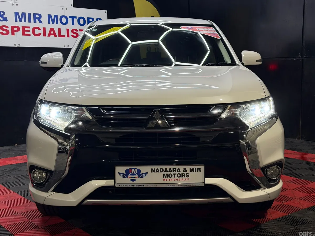 Mitsubishi Outlander SUV, Petrol Plug-in Hybrid, 2016, White