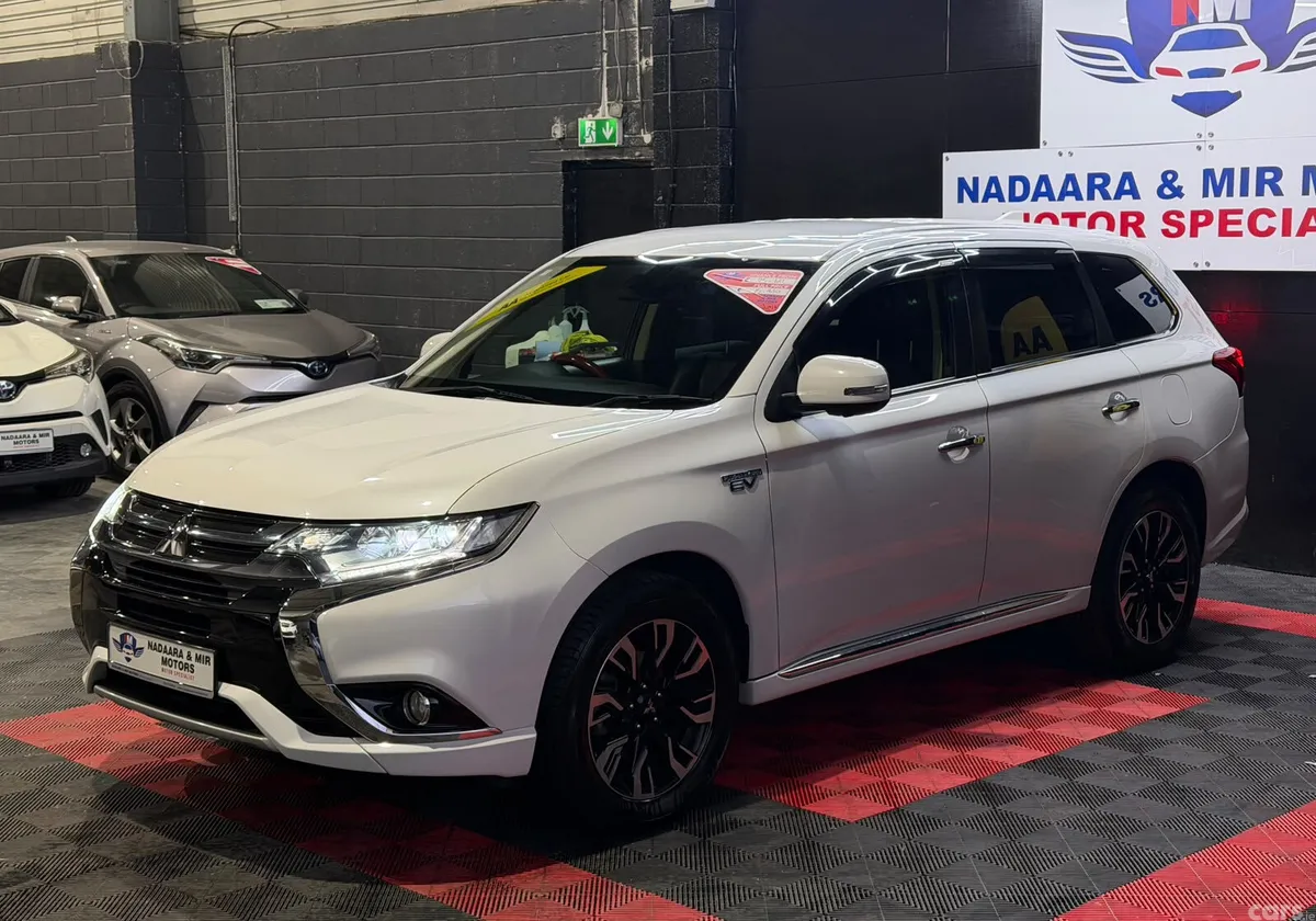 Mitsubishi Outlander SUV, Petrol Plug-in Hybrid, 2016, White