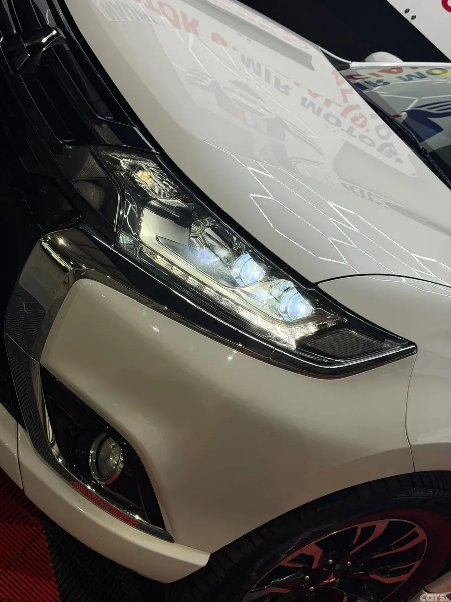 Mitsubishi Outlander SUV, Petrol Plug-in Hybrid, 2016, White