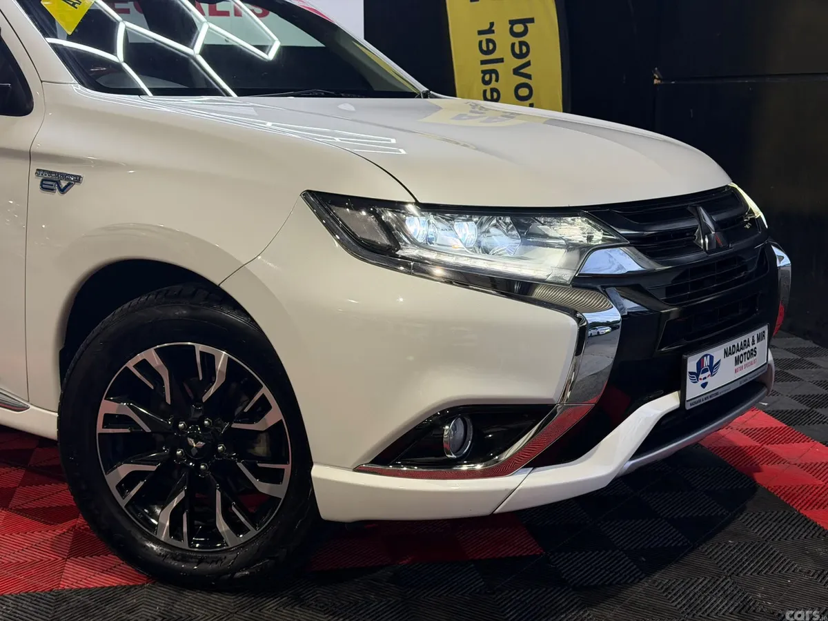 Mitsubishi Outlander SUV, Petrol Plug-in Hybrid, 2016, White