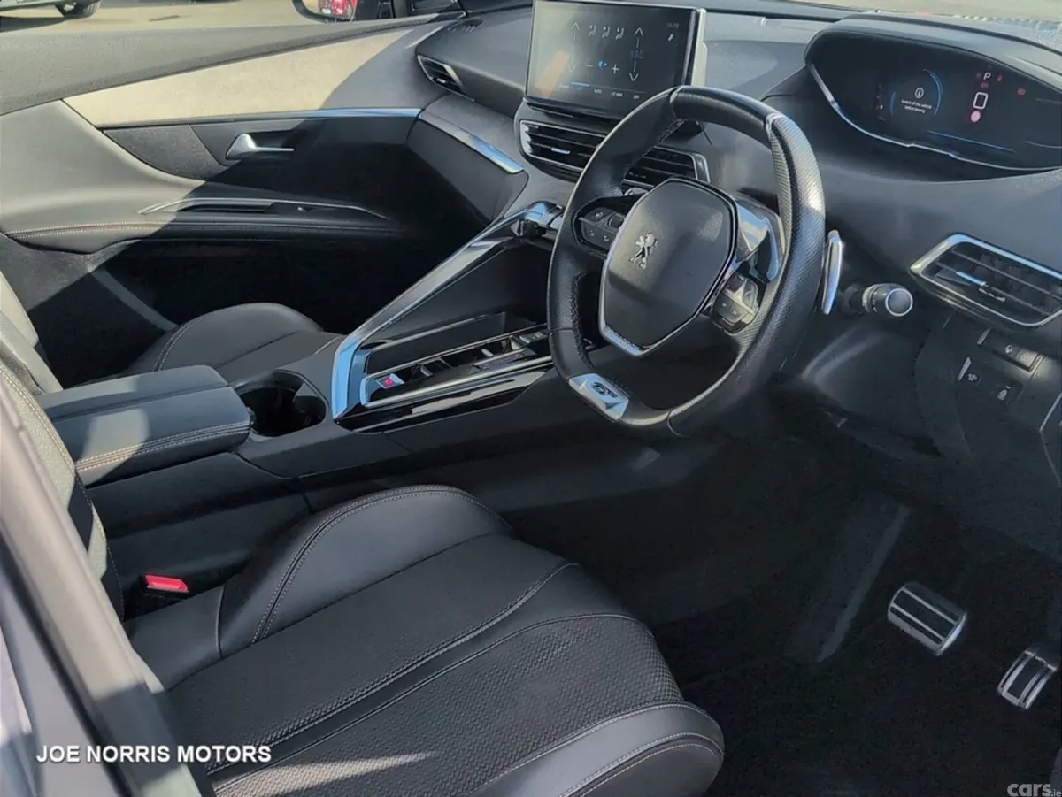 Peugeot 5008 MPV, Petrol Hybrid, 2024, Grey