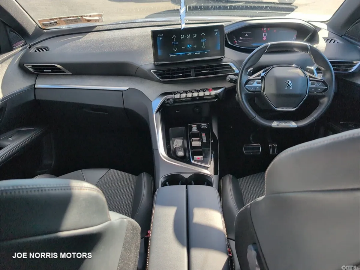 Peugeot 5008 MPV, Petrol Hybrid, 2024, Grey