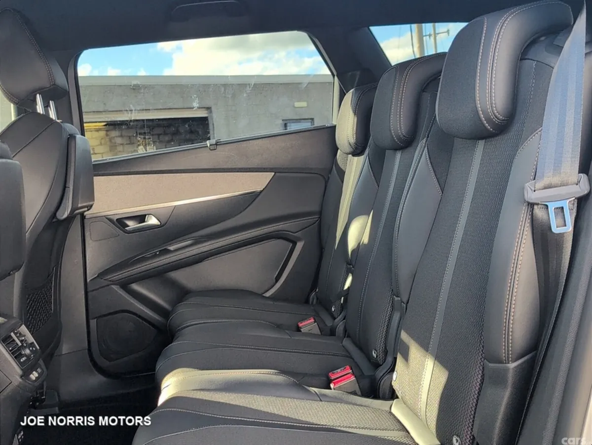 Peugeot 5008 MPV, Petrol Hybrid, 2024, Grey