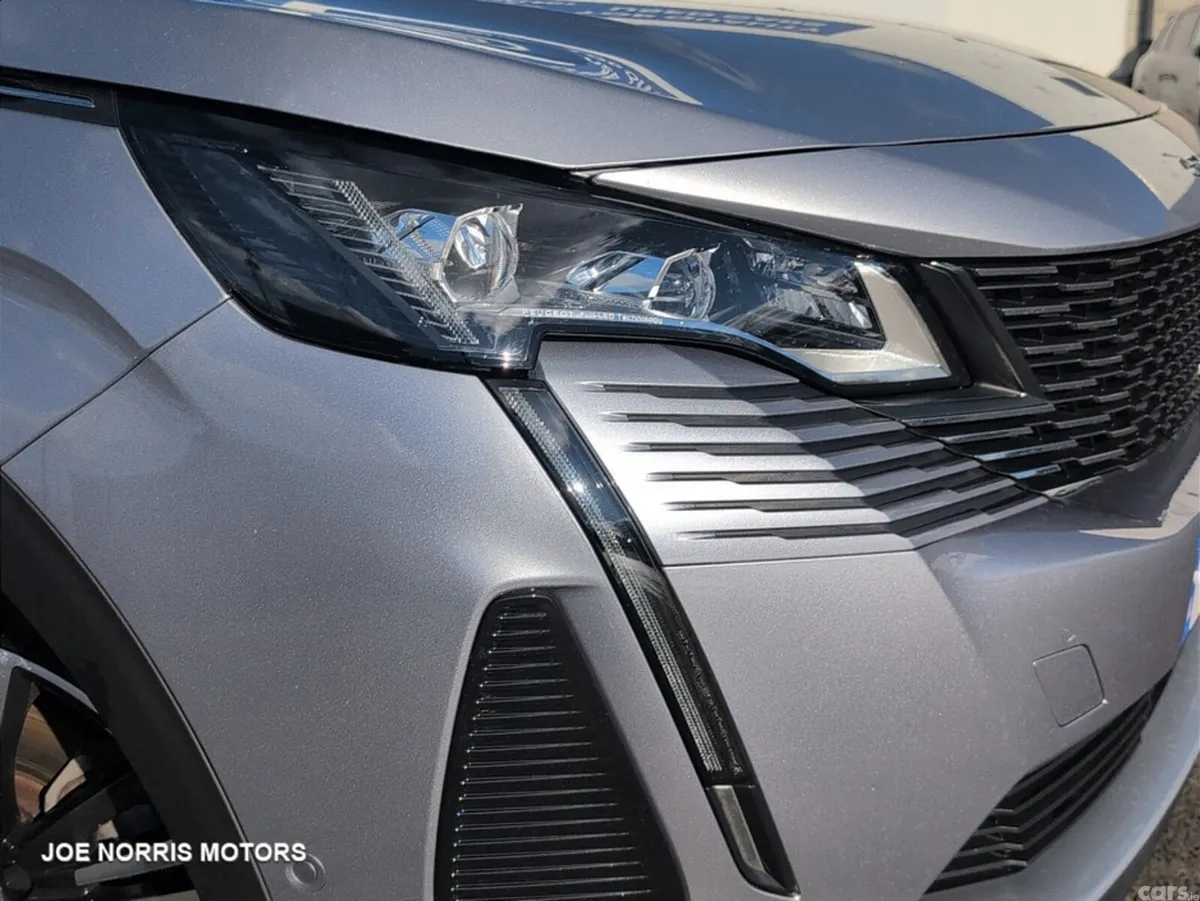 Peugeot 5008 MPV, Petrol Hybrid, 2024, Grey