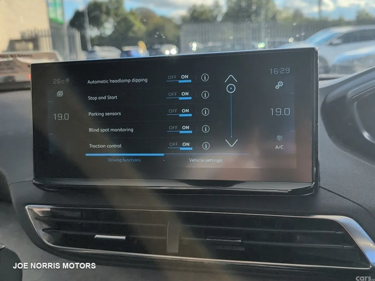 Peugeot 5008 MPV, Petrol Hybrid, 2024, Grey