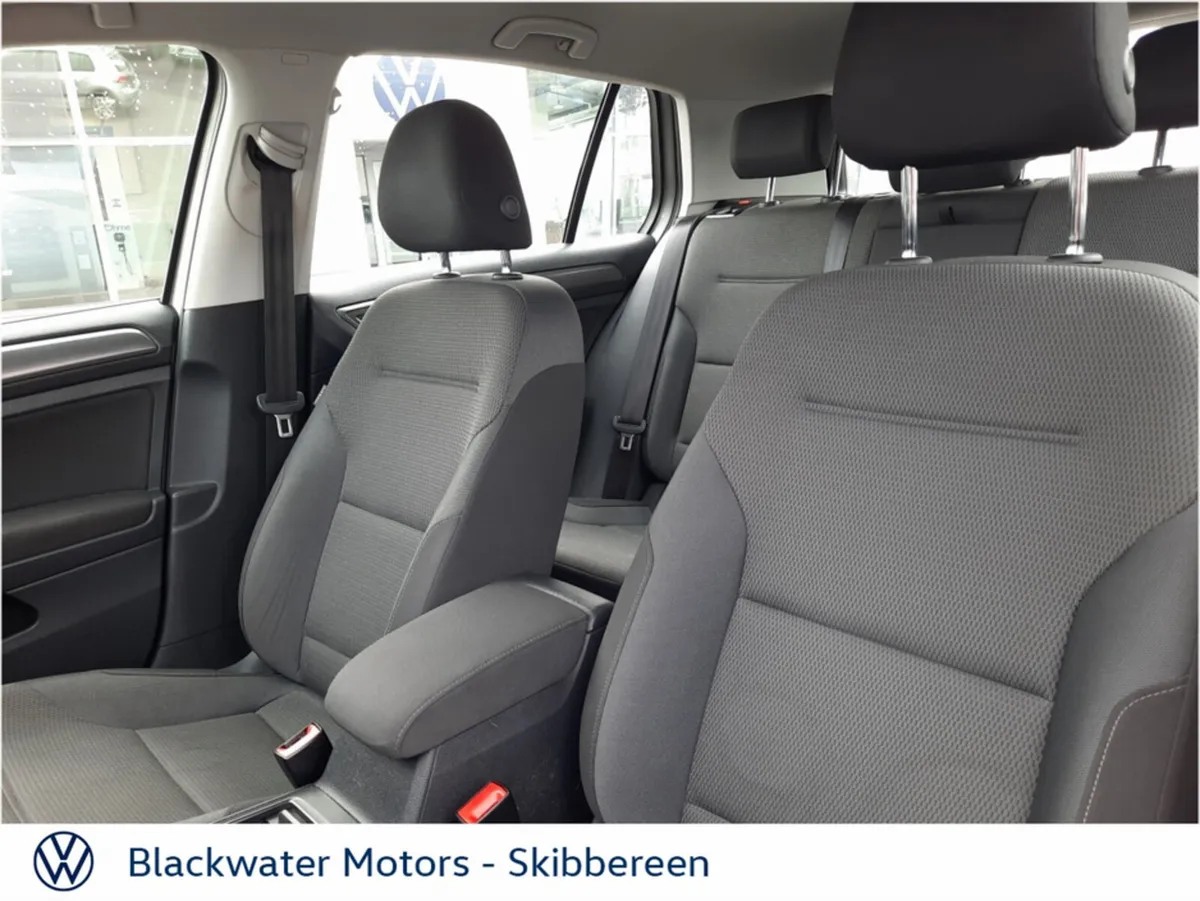 Volkswagen Golf Estate, Petrol, 2018, Silver
