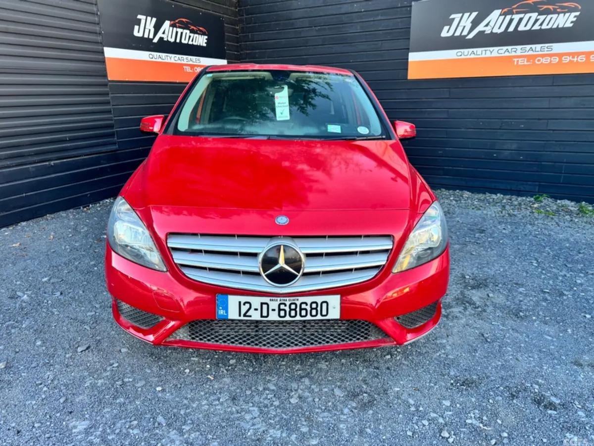 Mercedes-Benz B-Class Hatchback, Petrol, 2012, Red