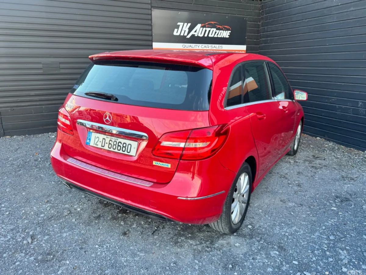 Mercedes-Benz B-Class Hatchback, Petrol, 2012, Red