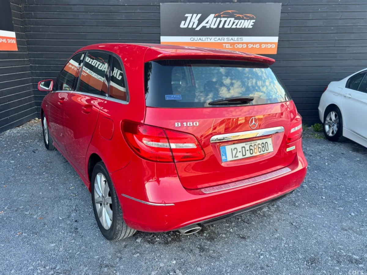 Mercedes-Benz B-Class Hatchback, Petrol, 2012, Red