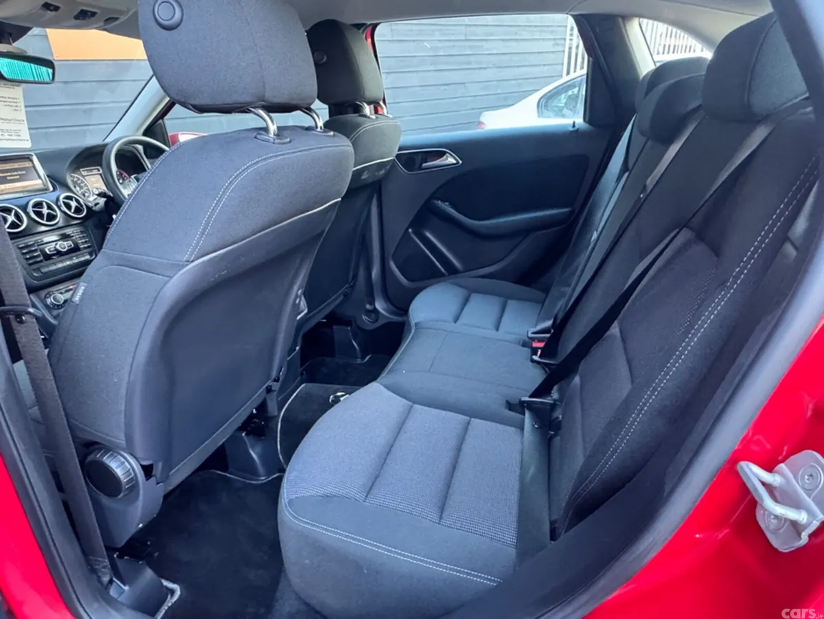 Mercedes-Benz B-Class Hatchback, Petrol, 2012, Red