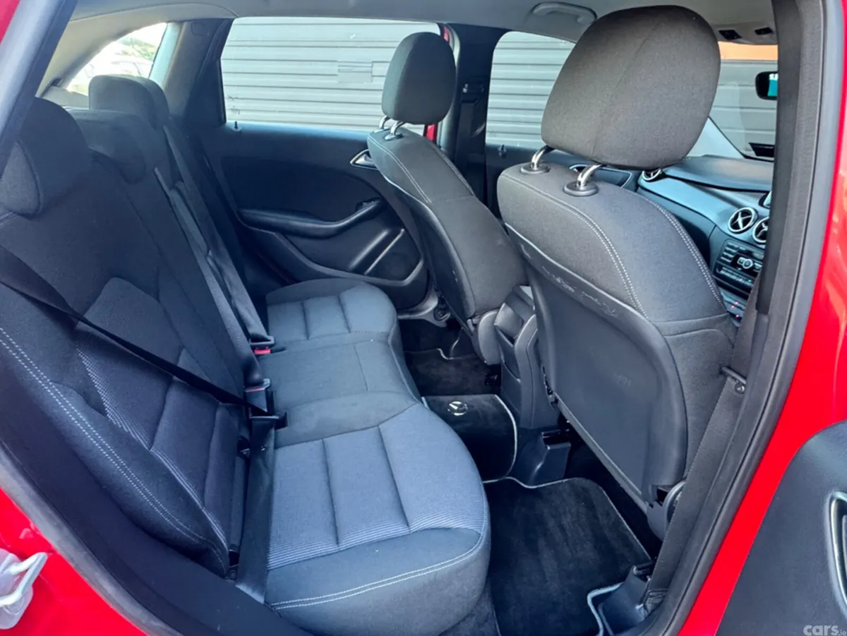 Mercedes-Benz B-Class Hatchback, Petrol, 2012, Red