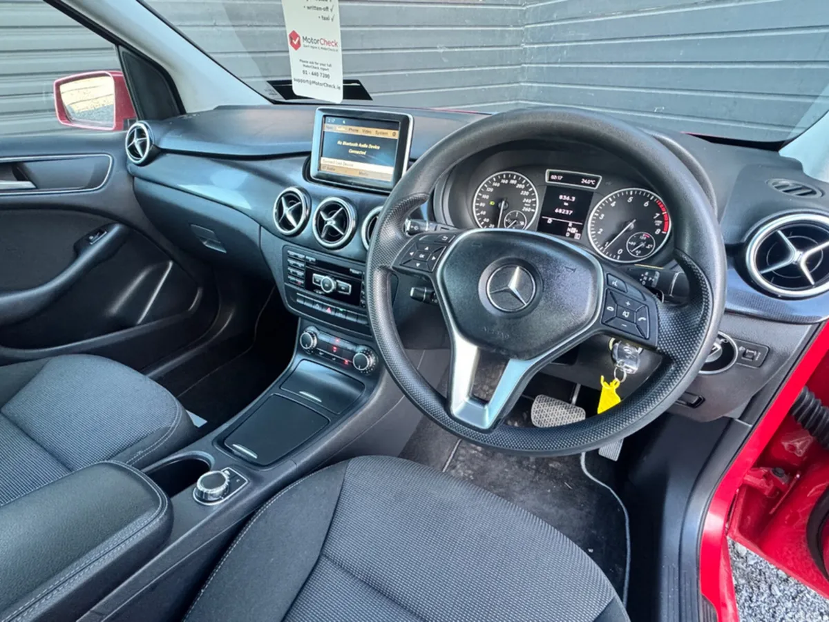 Mercedes-Benz B-Class Hatchback, Petrol, 2012, Red
