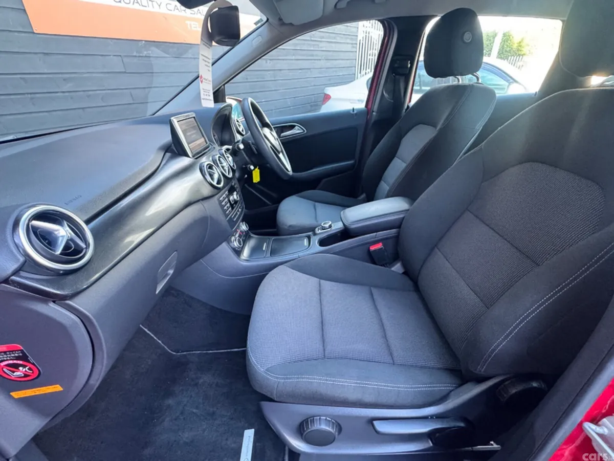 Mercedes-Benz B-Class Hatchback, Petrol, 2012, Red