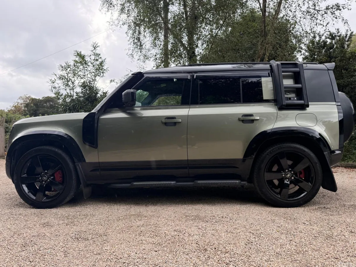Land Rover Defender Estate, Petrol Plug-in Hybrid, 2023, Green