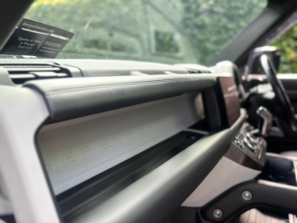 Land Rover Defender Estate, Petrol Plug-in Hybrid, 2023, Green