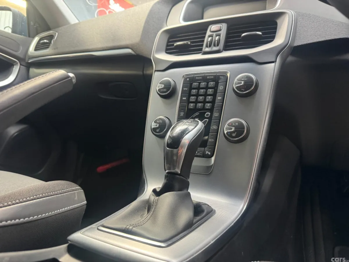 Volvo V40 Estate, Diesel, 2018, Grey