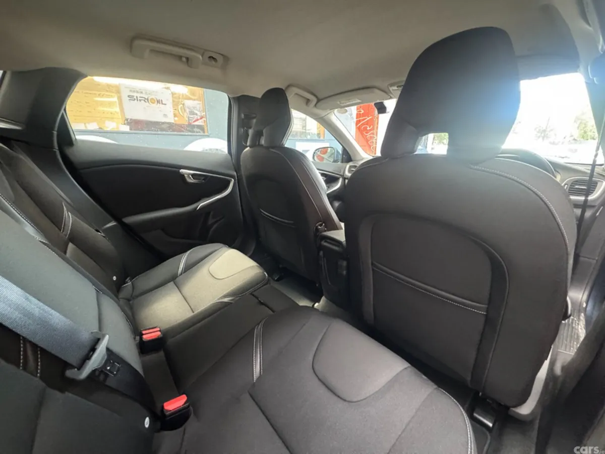 Volvo V40 Estate, Diesel, 2018, Grey
