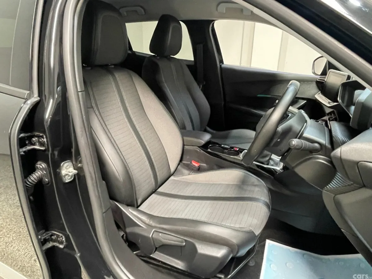 Peugeot 2008 MPV, Diesel, 2021, Black