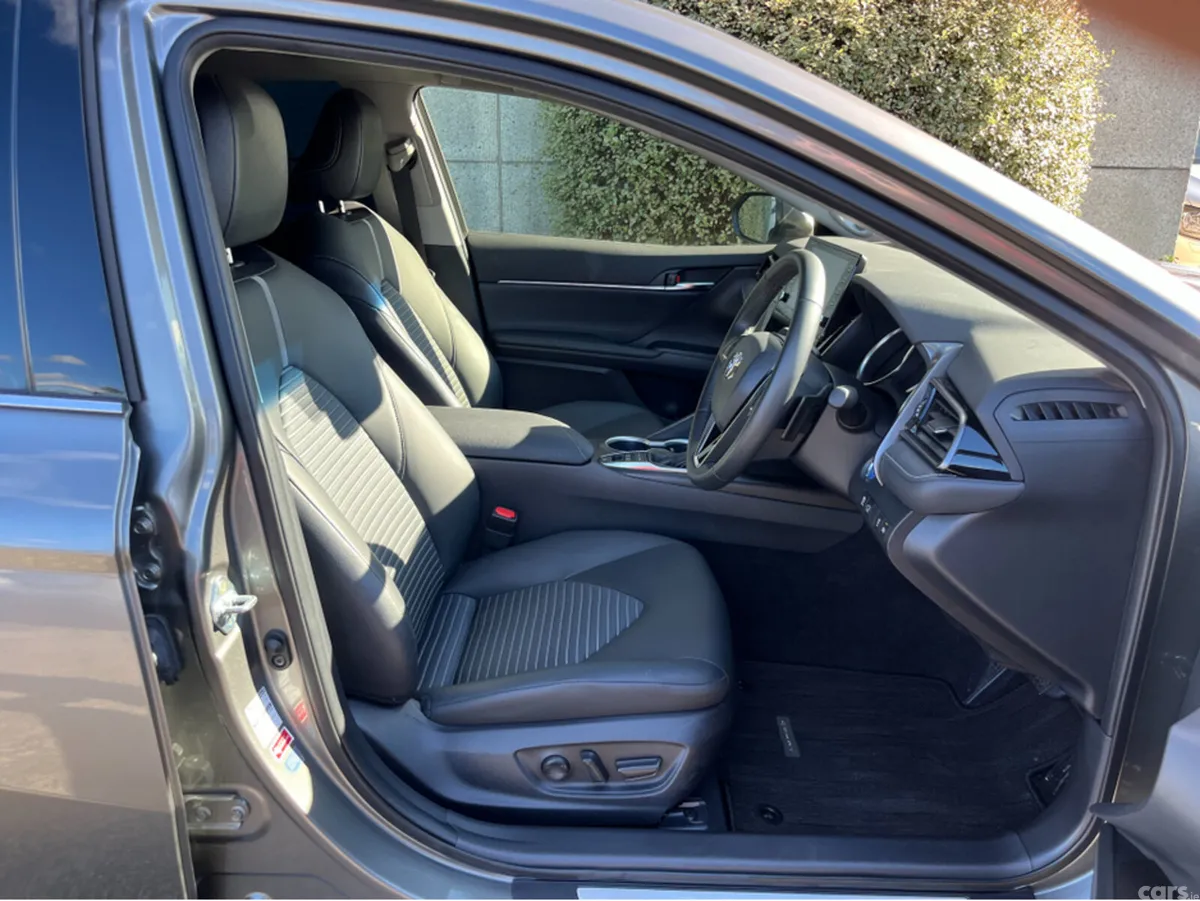 Toyota Camry Saloon, Petrol Hybrid, 2022, Grey