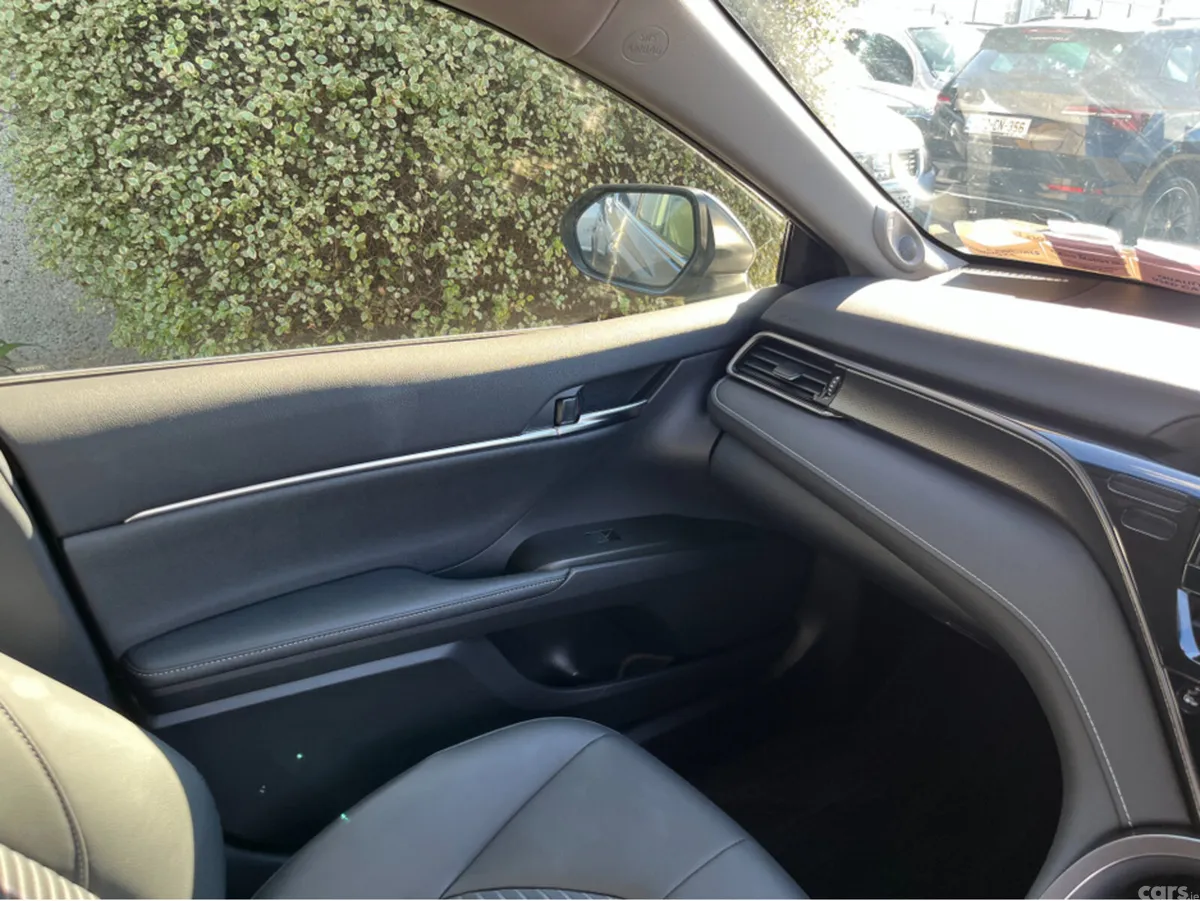 Toyota Camry Saloon, Petrol Hybrid, 2022, Grey