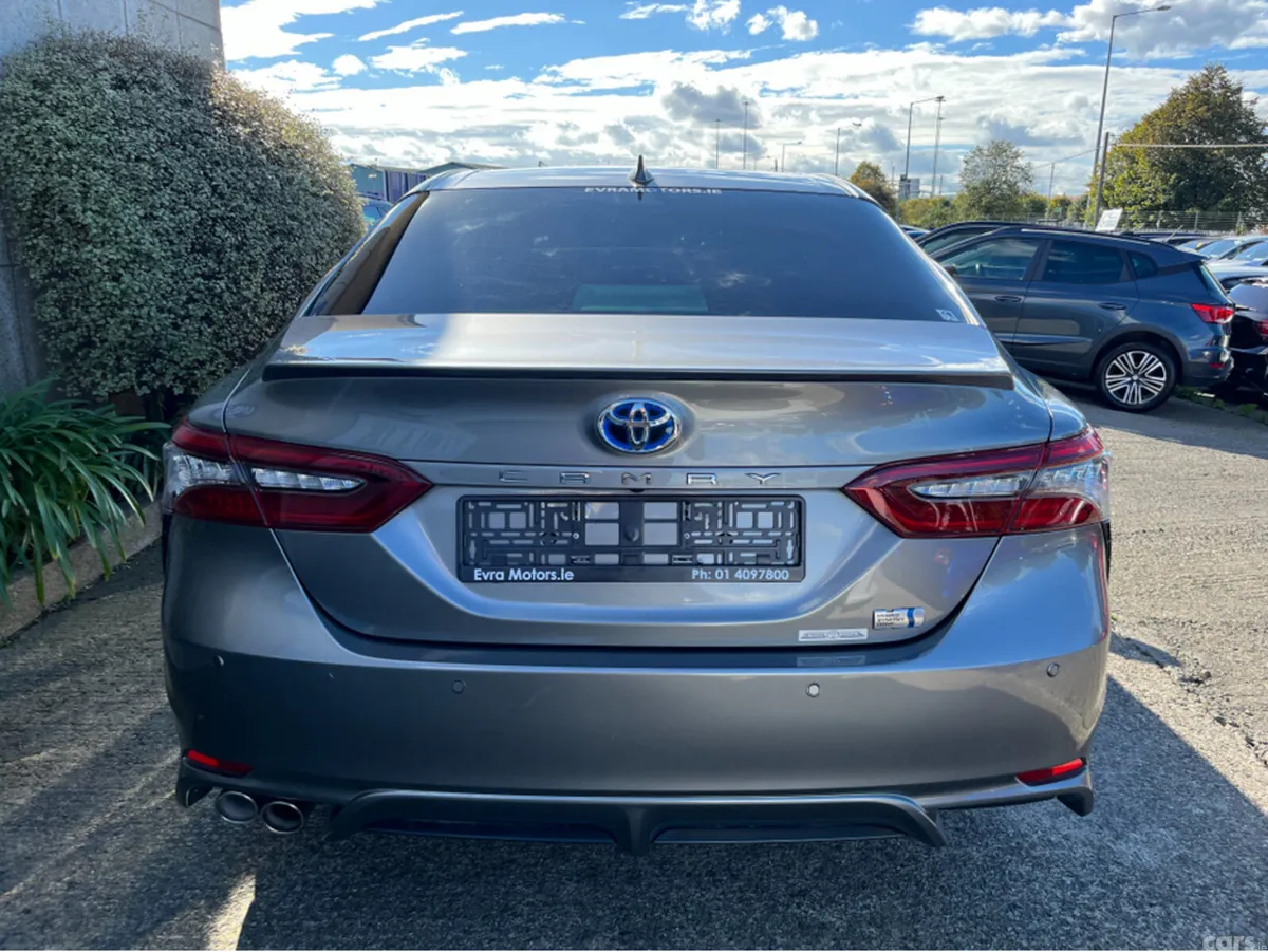 Toyota Camry Saloon, Petrol Hybrid, 2022, Grey