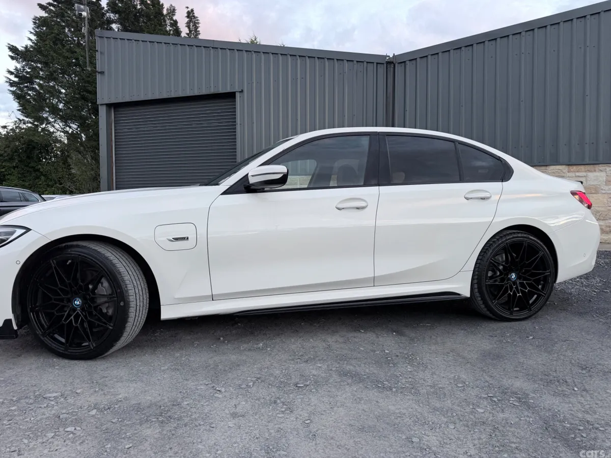 BMW 3-Series Saloon, Petrol Plug-in Hybrid, 2022, White
