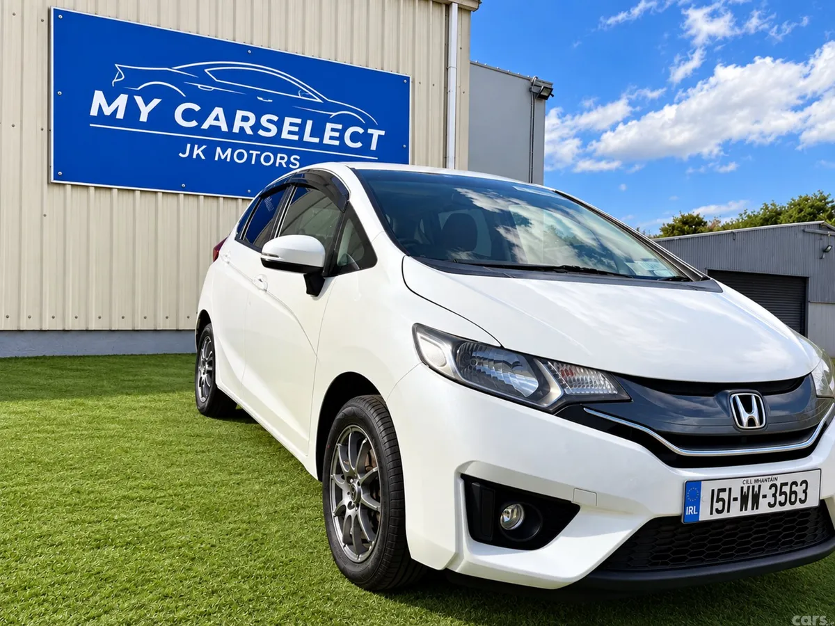 Honda Fit Hatchback, Petrol, 2015, White