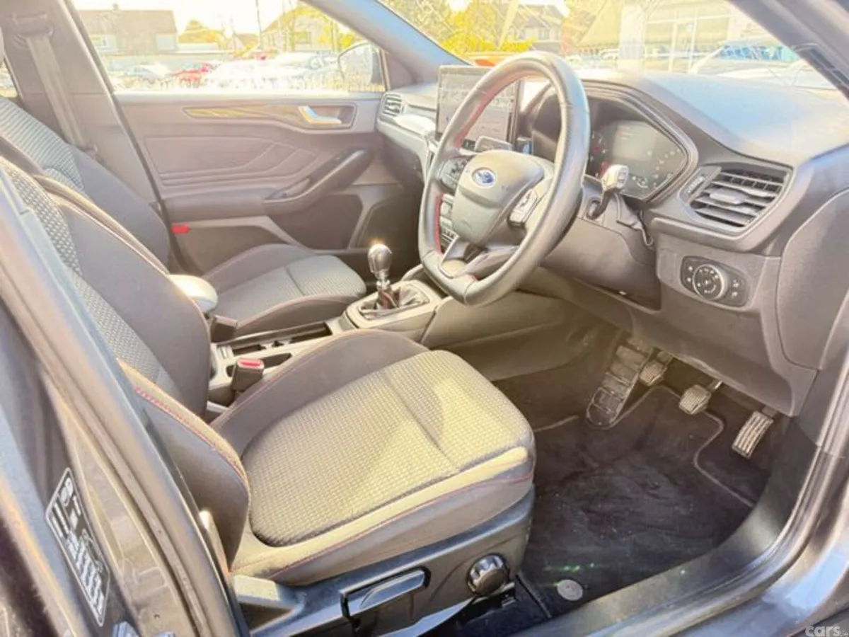 Ford Focus Hatchback, Petrol, 2024, Grey