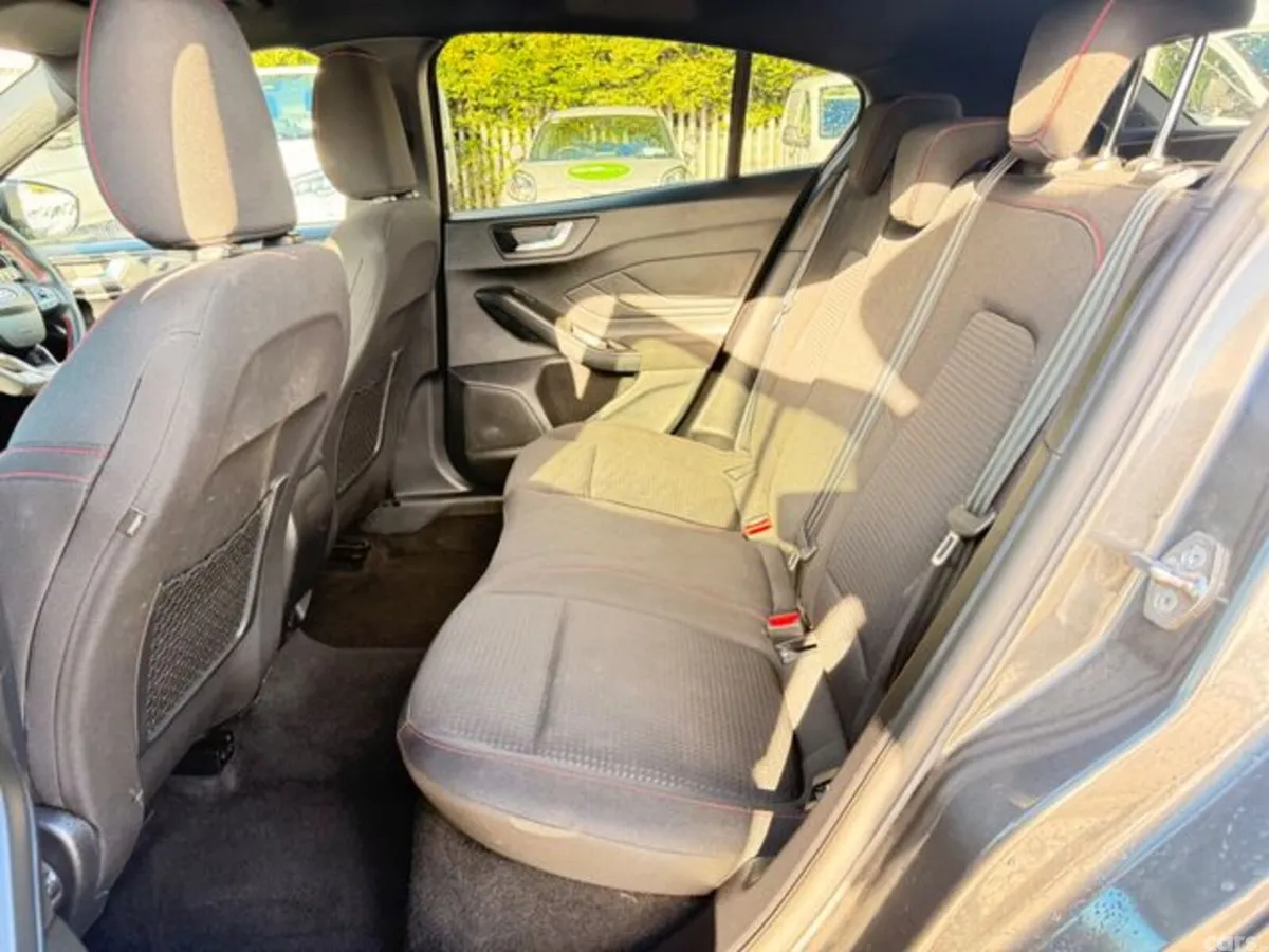Ford Focus Hatchback, Petrol, 2024, Grey