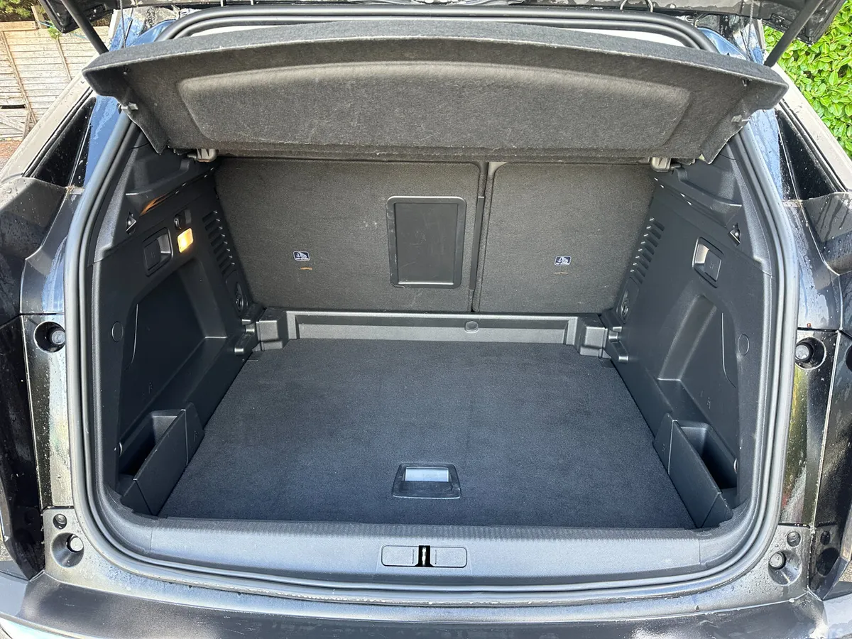 Peugeot 3008 MPV, Diesel, 2023, Black