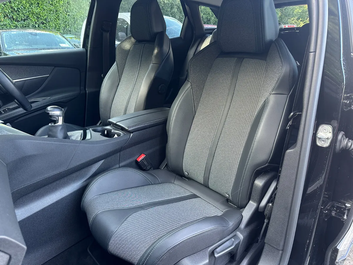 Peugeot 3008 MPV, Diesel, 2023, Black
