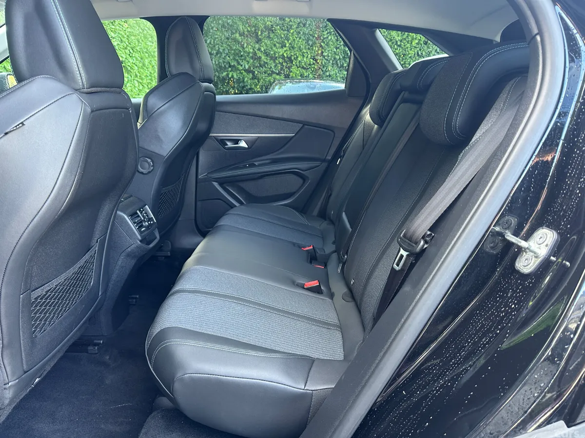 Peugeot 3008 MPV, Diesel, 2023, Black