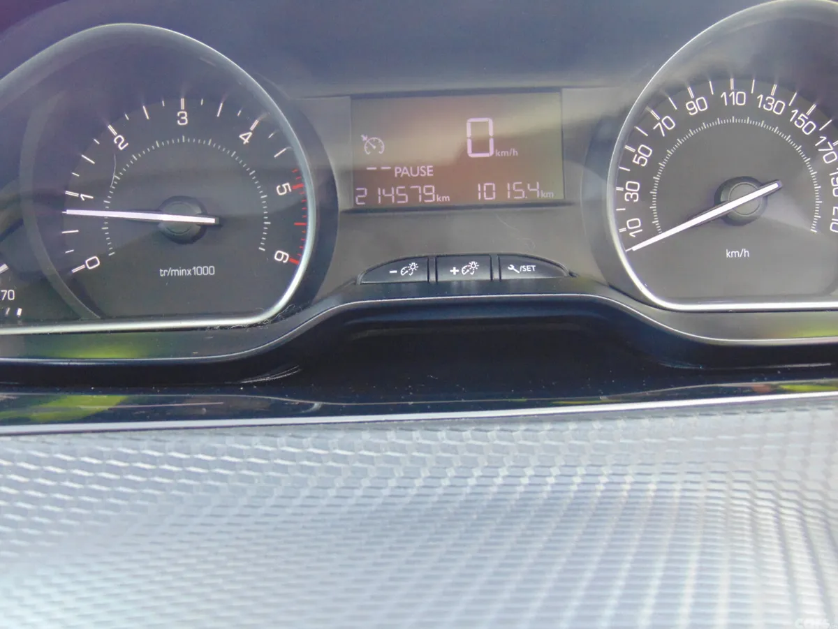 Peugeot 2008 SUV, Diesel, 2016, Grey