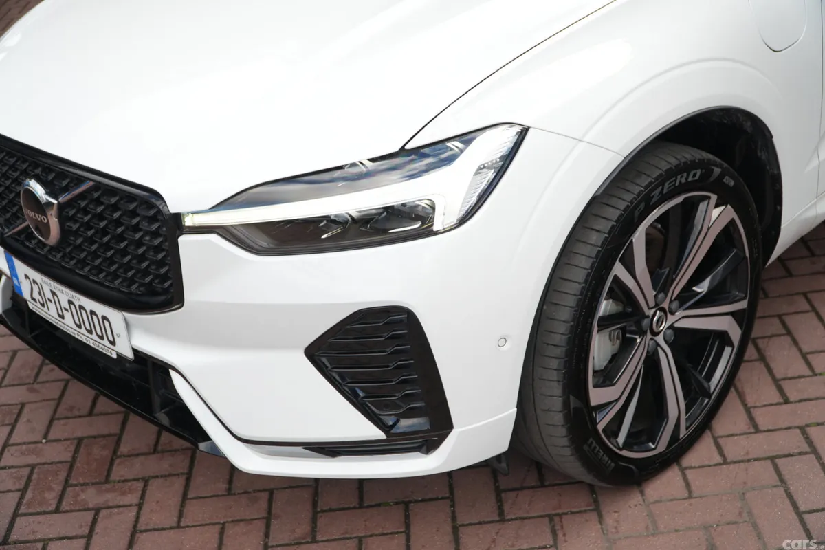 Volvo XC60 Estate, Petrol Plug-in Hybrid, 2023, White