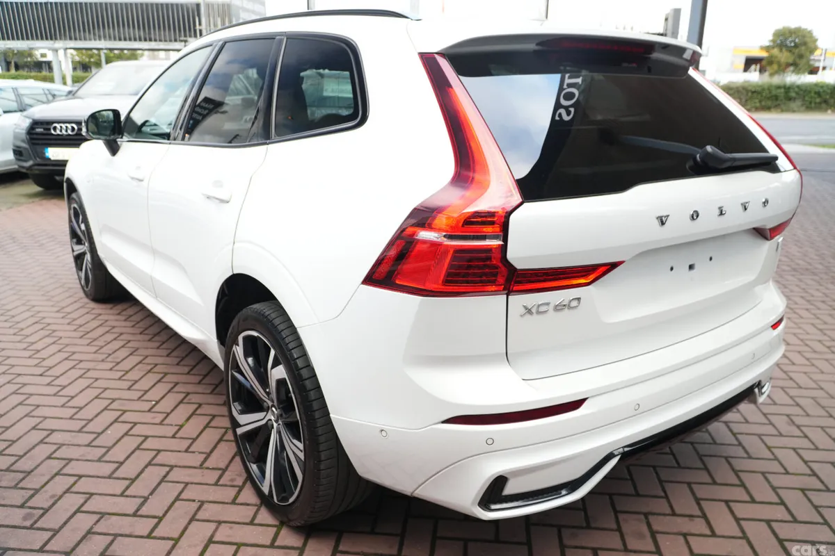 Volvo XC60 Estate, Petrol Plug-in Hybrid, 2023, White