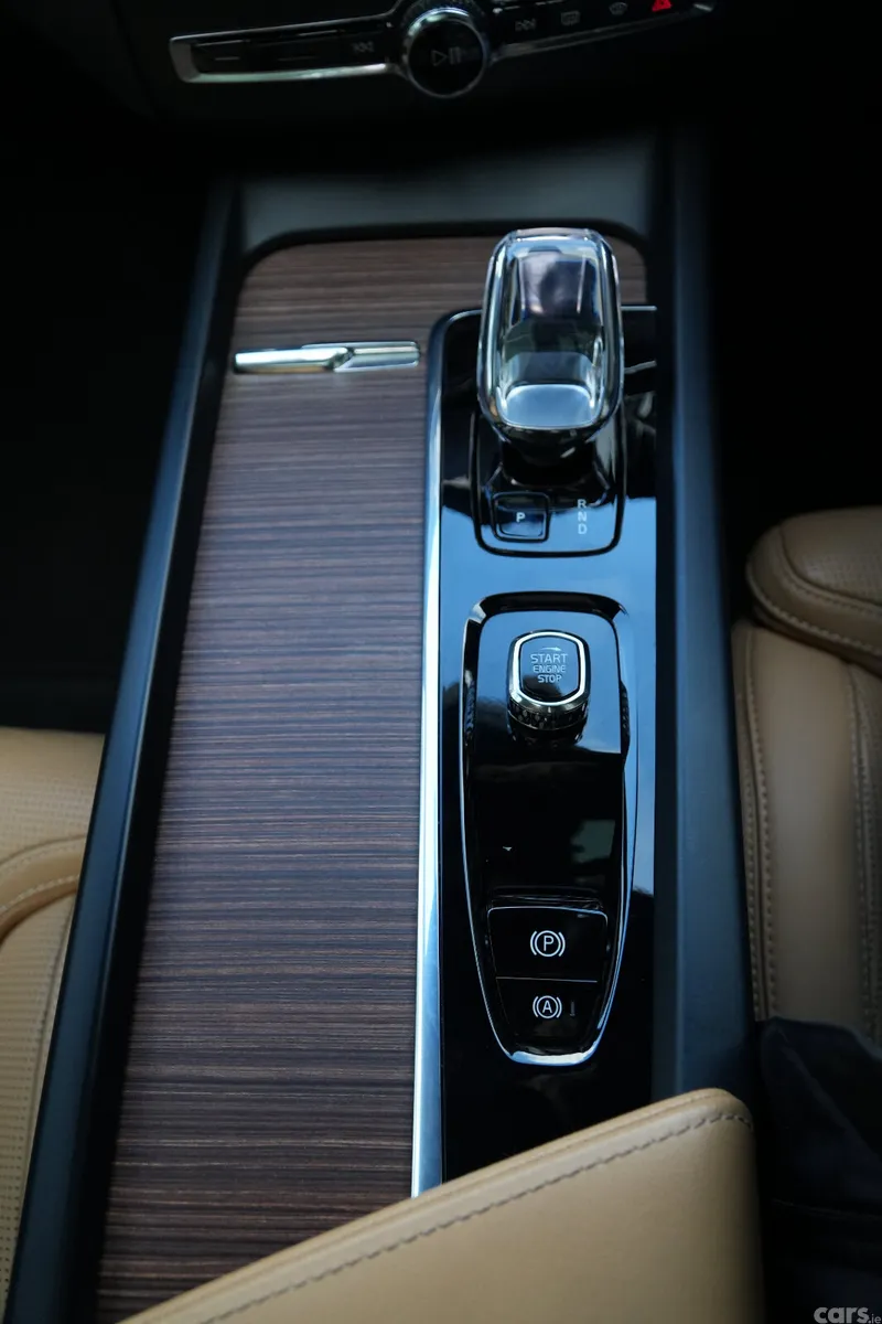 Volvo XC60 Estate, Petrol Plug-in Hybrid, 2023, White
