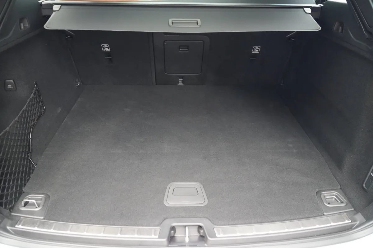 Volvo XC60 Estate, Petrol Plug-in Hybrid, 2023, White