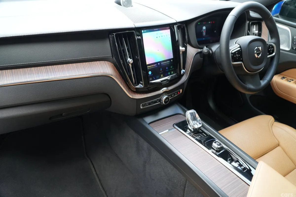 Volvo XC60 Estate, Petrol Plug-in Hybrid, 2023, White