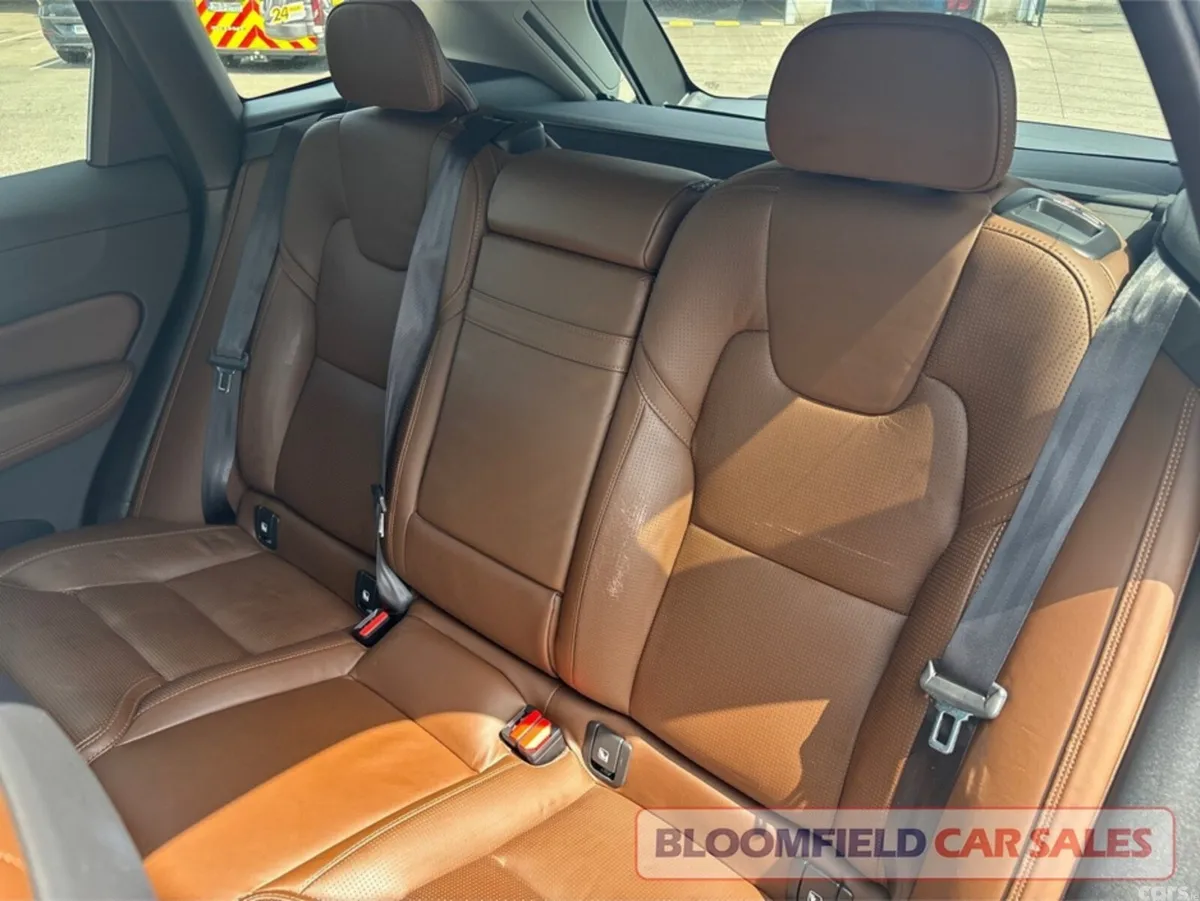Volvo XC60 SUV, Diesel, 2019, Gold